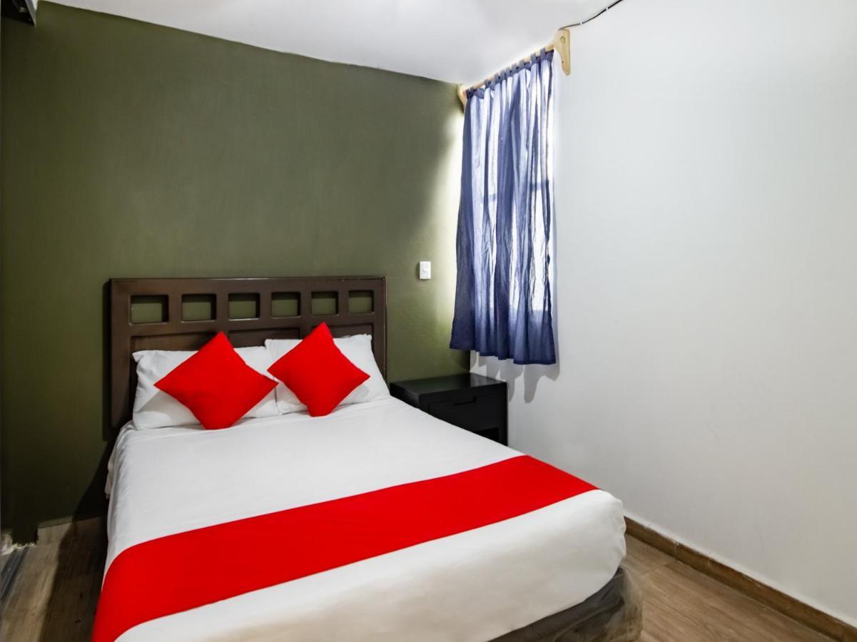 Hotel Halley León de los Aldamas Extérieur photo