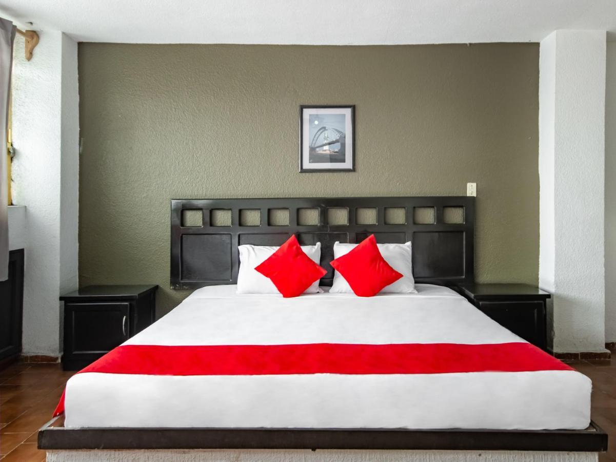 Hotel Halley León de los Aldamas Extérieur photo
