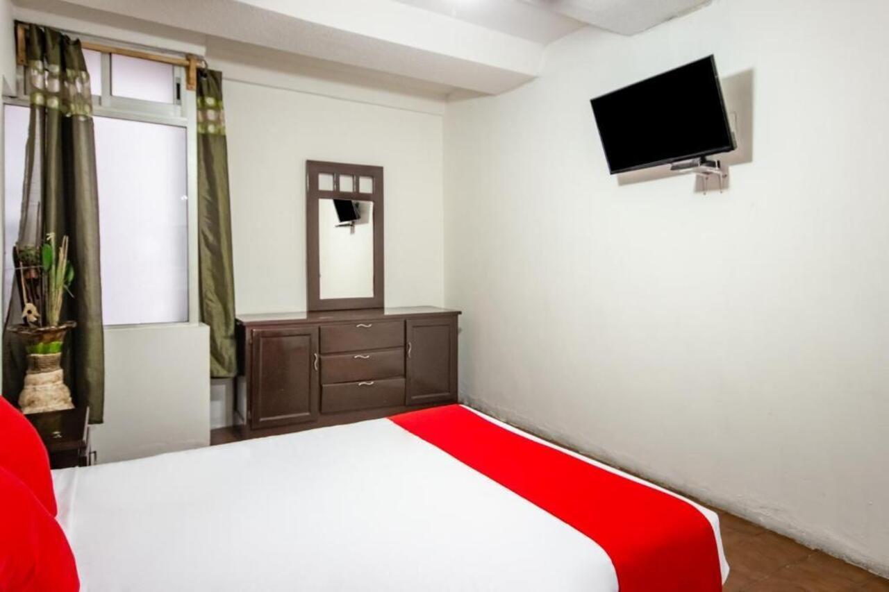Hotel Halley León de los Aldamas Extérieur photo