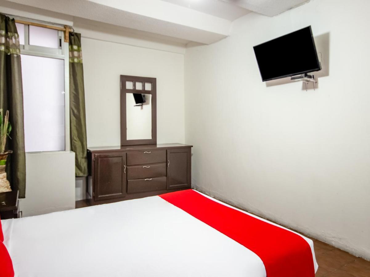 Hotel Halley León de los Aldamas Extérieur photo