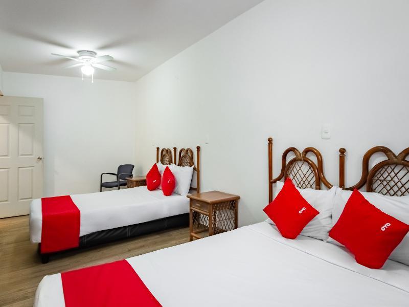 Hotel Halley León de los Aldamas Extérieur photo
